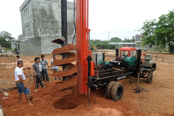 樓房建築打樁現場