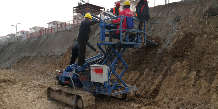 履帶護坡錨固樁機